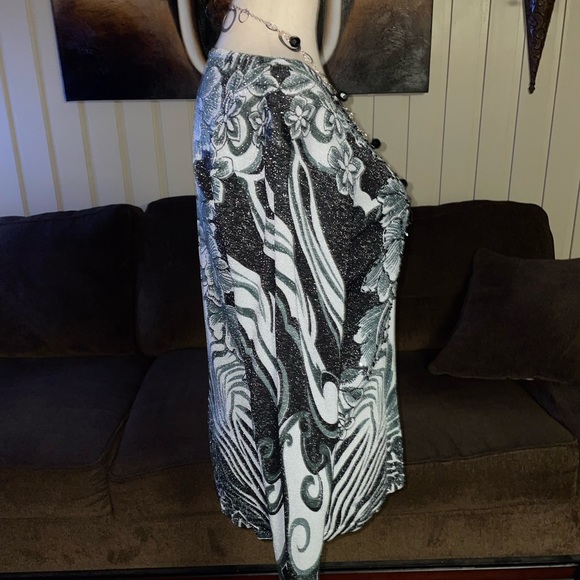 YisiFen • Vtg• Black/White • Silver Metallic Thread • Large • Shimmering Sweater - Picture 9 of 15